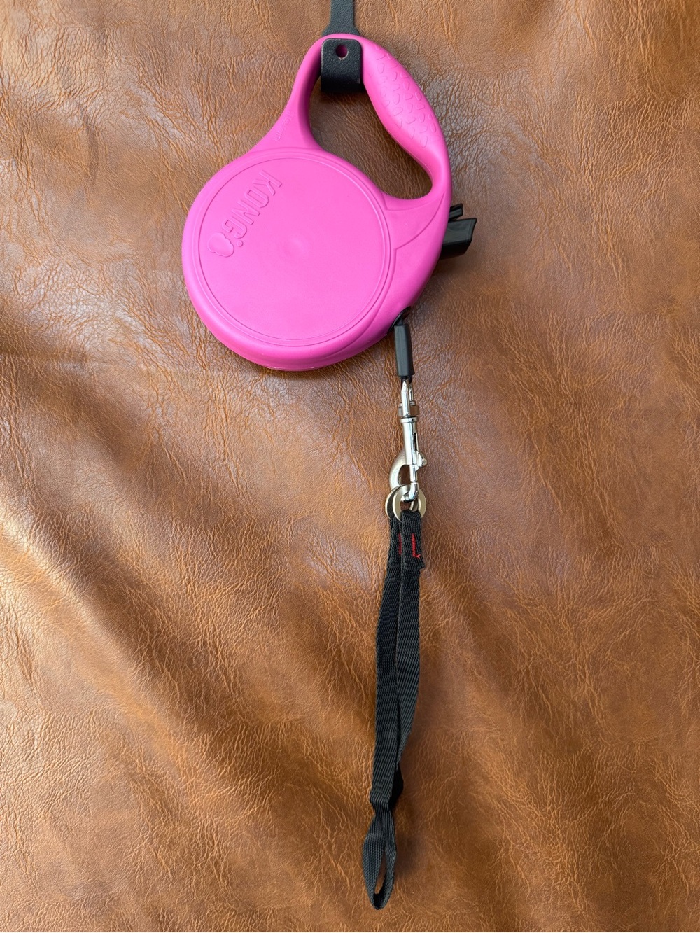KONG Retractable Dog Leash Pink Medium 5” Comfort Grip Wrist Safety Strap